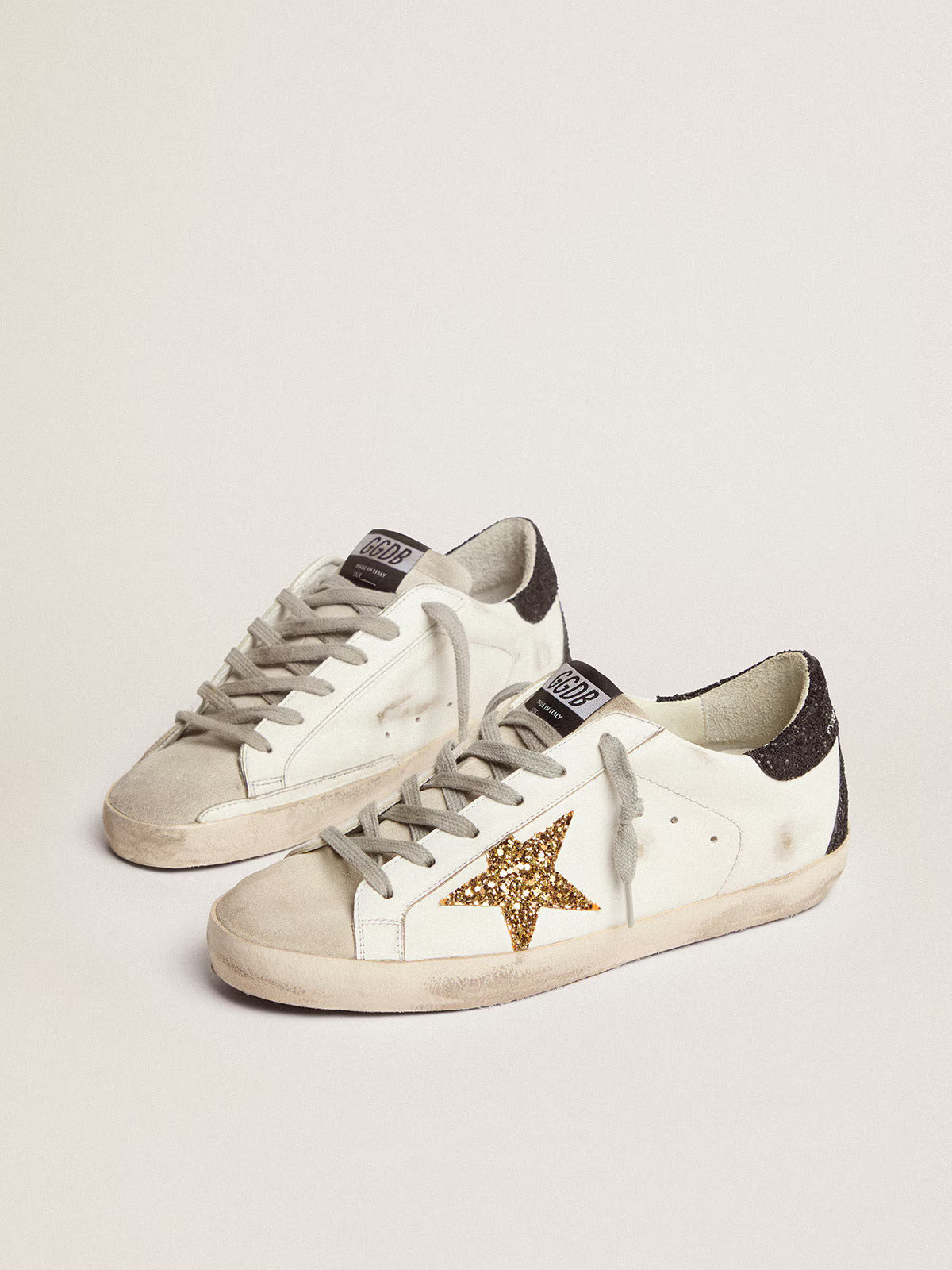 Super-Star LTD femme avec étoile dorée et contrefort à paillettes noires