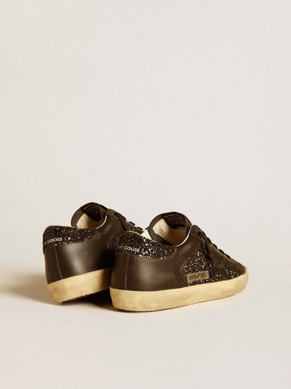 Super-Star pour femme à paillettes noires avec étoile en daim noir et empiècements en cuir