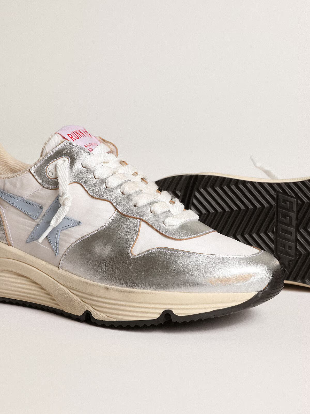 Running Sole en nylon et cuir lamé argenté avec étoile bleu ciel